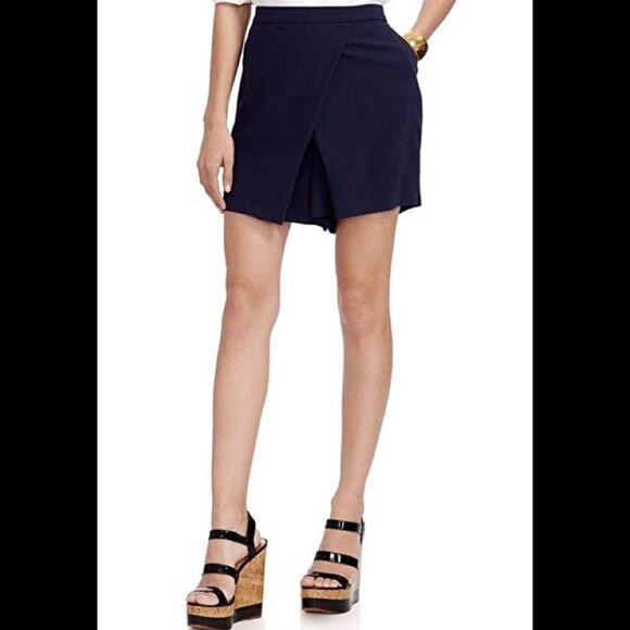 New Angled pleat shorts. NWOT - Picture 1 of 8